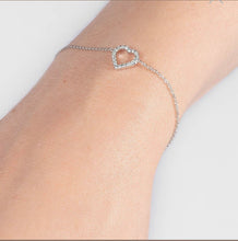 Load image into Gallery viewer, HEART DIAMOND BRACELET (0.10CTW) 14K Gold
