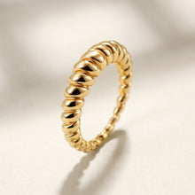 Load image into Gallery viewer, CROISSANT RING
